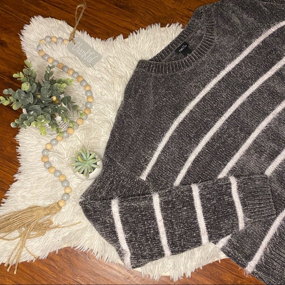 NWOT Fuzzy Striped Sweater XL - Picture 2 of 4